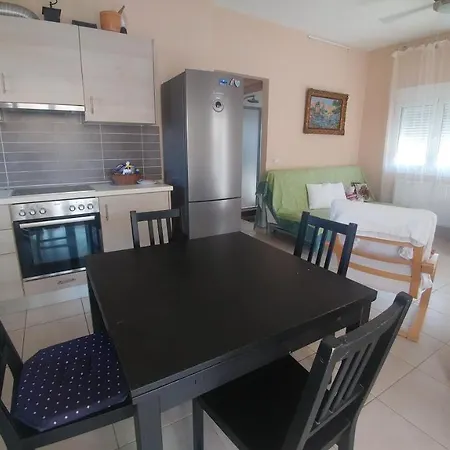 דרבני Christina Apartment מראה חיצוני תמונה