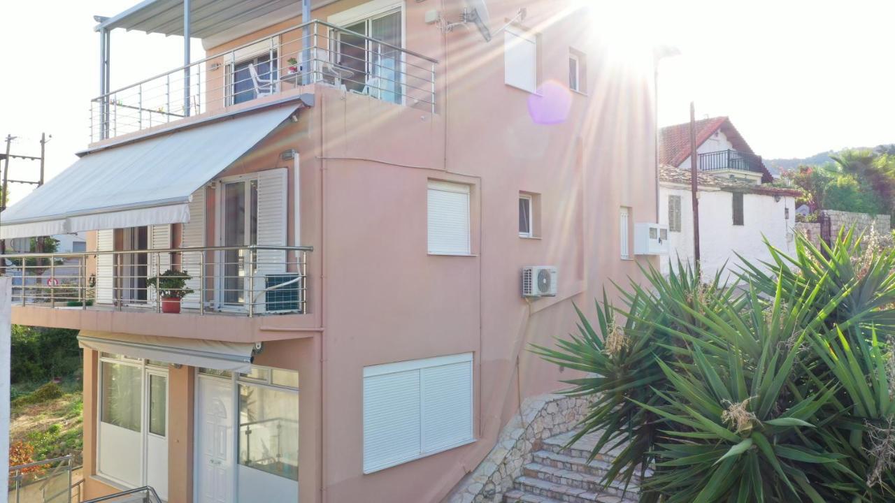 Christina Apartment *